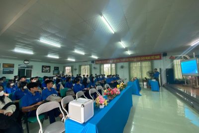 Tập huấn Nghiệp vụ Công tác Đoàn cho cán bộ Đoàn trường THPT Nguyễn Huệ.