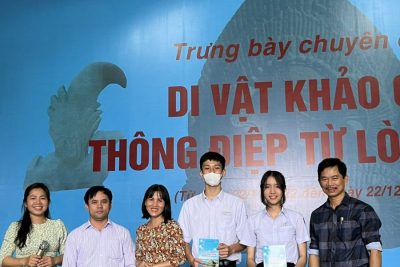 Tổ chức hoạt động trải nghiệm bằng hình thức tham quan học tập trong dạy học lịch sử.