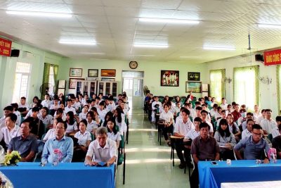 Trao quà tết năm 2021.