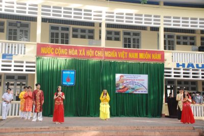 Tổ ngoại ngữ trường THPT Nguyễn Huệ tổ chức chương trình ngoại khóa năm học 2022-2023.