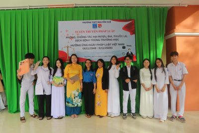 Trường THPT Nguyễn Huệ tổ chức hoạt động tuyên truyền “Hưởng ứng Ngày Pháp luật Việt Nam” năm 2025
