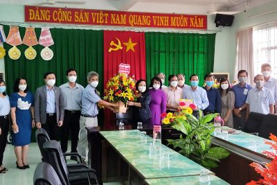 Lãnh đạo tỉnh về thăm trường và chúc mừng các thầy cô giáo nhân ngày 20/11