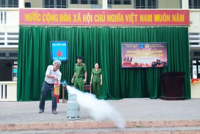 Tuyên truyền phổ biến kiến thức, kỹ năng về phòng cháy, chữa cháy và cứu nạn, cứu hộ cho học sinh.