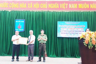 Trường THPT Nguyễn Huệ nhận bằng khen của UBND tỉnh Phú Yên về thành tích xuất sắc trong phong trào toàn dân bảo vệ an ninh Tổ quốc năm 2022.