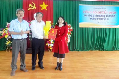 Công bố quyết định điều động và bổ nhiệm chức danh phó hiệu trưởng Trường THPT Nguyễn Huệ