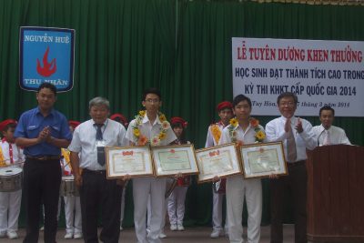 Lễ vinh danh học sinh đạt giải cao trong cuộc thi khoa học kĩ thuật cấp quốc gia.