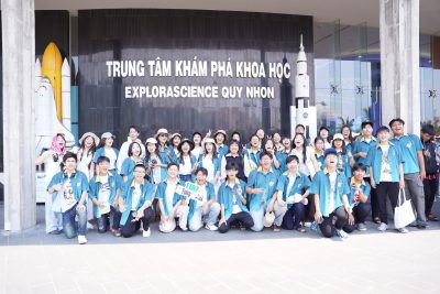Hoạt động trải nghiệm hướng nghiệp khối 11 Trường THPT Nguyễn Huệ năm học 2025-2026