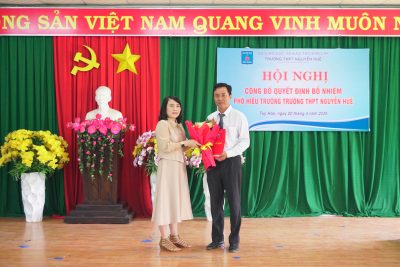 Hội nghị công bố Quyết định bổ nhiệm phó hiệu trưởng trường THPT Nguyễn Huệ