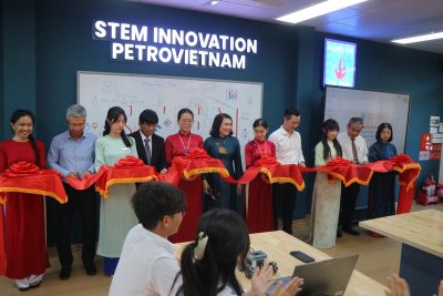 KHÁNH THÀNH PHÒNG THỰC HÀNH GIÁO DỤC STEM TẠI TRƯỜNG THPT NGUYỄN HUỆ: CỬA SỔ BƯỚC RA THẾ GIỚI CÔNG NGHỆ CHO HỌC SINH.